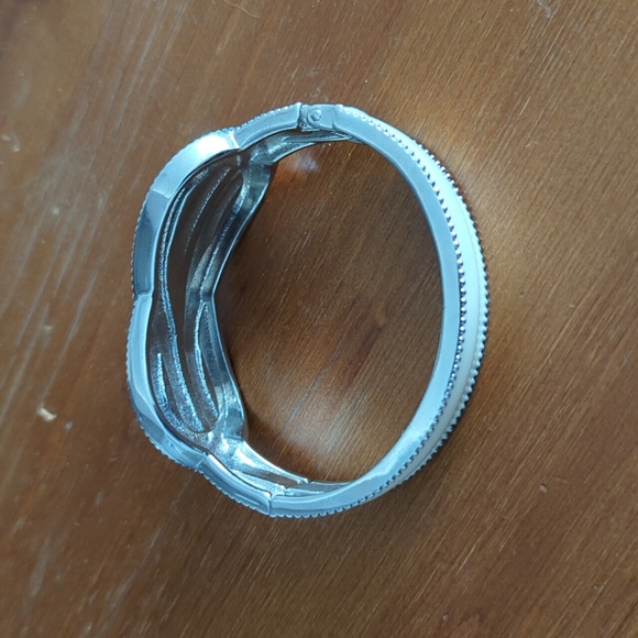 Cream Bangle 2.5 inches in Diameter - Picture 3 of 5